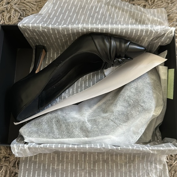 Black Pointed Toe Pumps - Picture 3 of 6